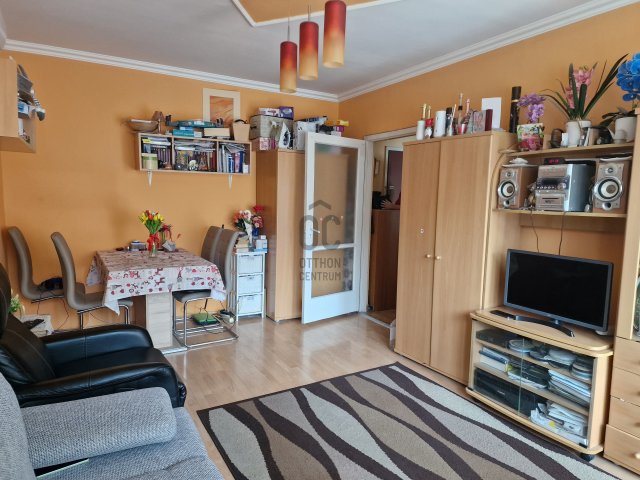 Eladó panellakás, Debrecenben 54.9 M Ft, 3 szobás