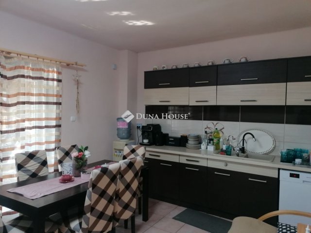 Eladó családi ház, Pétfürdőn 85 M Ft, 4 szobás