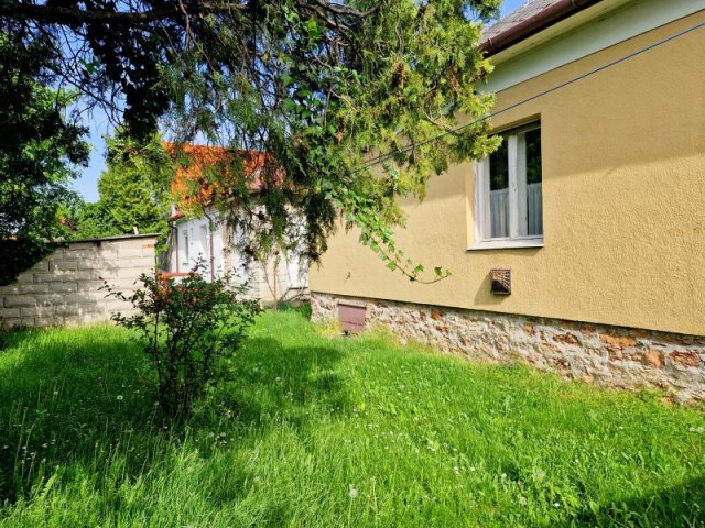 Eladó családi ház, Veszprémben 95 M Ft, 2 szobás