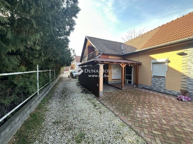 Eladó ikerház, Szigethalmon 58 M Ft, 5 szobás