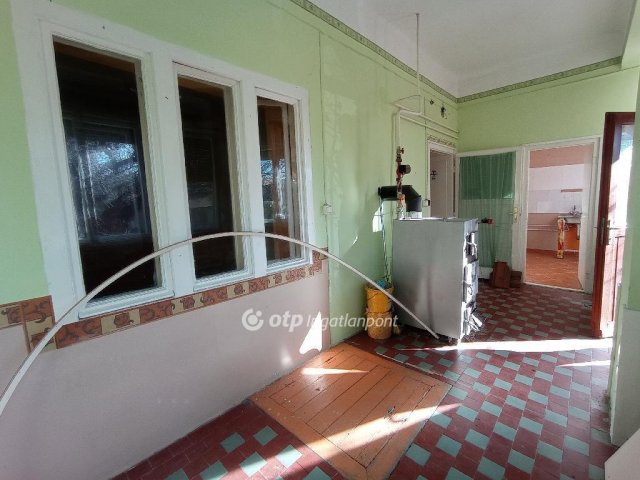 Eladó téglalakás, Békésen 10.2 M Ft, 2 szobás