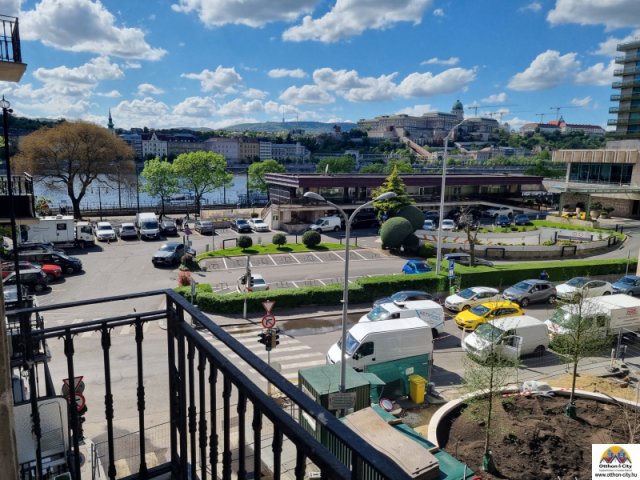 Eladó téglalakás, Budapesten, V. kerületben 80 M Ft, 1 szobás