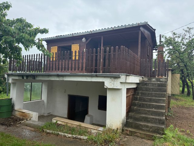Eladó családi ház, Pécsett 14.9 M Ft, 2 szobás