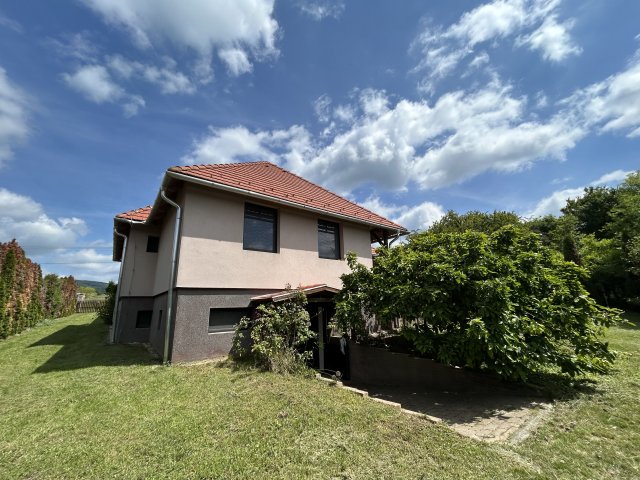Eladó családi ház, Bakonybélben 114 M Ft, 4 szobás