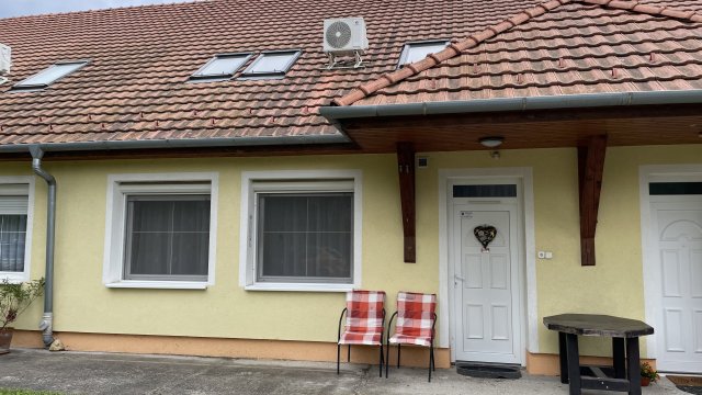Kiadó sorház, albérlet, Győrött 250 E Ft / hó, 5 szobás