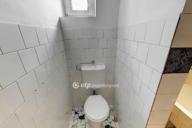 Eladó családi ház, Győrzámolyon 84.5 M Ft, 6+1 szobás