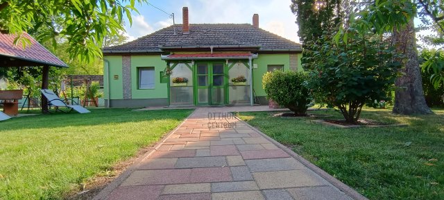 Eladó családi ház, Balatonlelleén 60.9 M Ft, 3 szobás