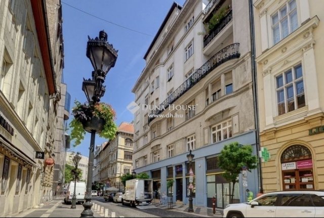 Eladó téglalakás, Budapesten, V. kerületben 69.9 M Ft, 2 szobás