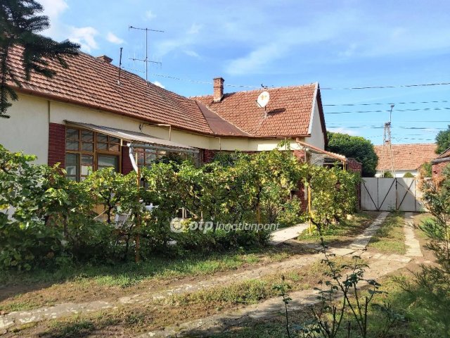 Eladó családi ház, Gyulán 29.9 M Ft, 3 szobás