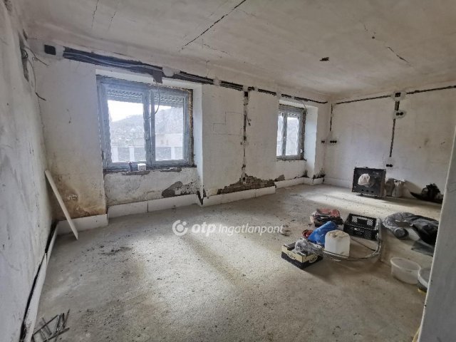 Eladó családi ház, Kölesden 12 M Ft, 4 szobás