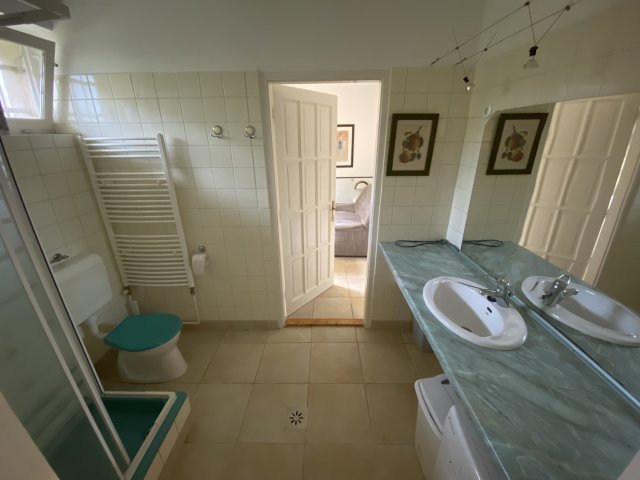 Eladó családi ház, Kőröstetétlenen 69.9 M Ft, 7 szobás