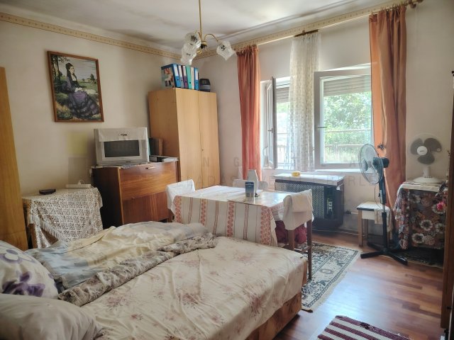 Eladó családi ház, Szegeden 37.9 M Ft, 2 szobás
