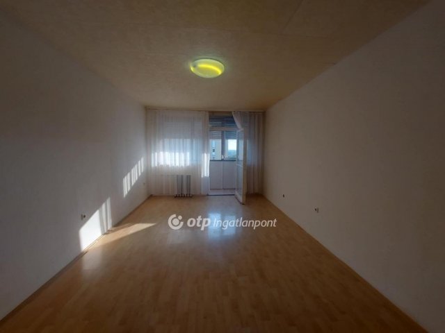 Eladó panellakás, Pécsett 39.9 M Ft, 2 szobás