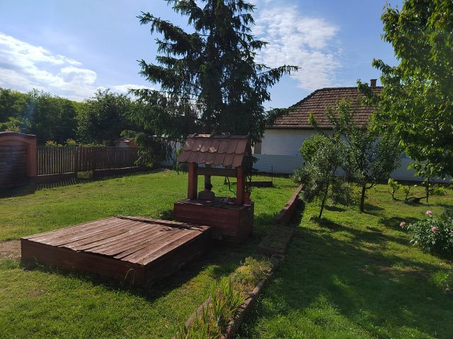Eladó családi ház, Baracson 26.9 M Ft, 2+1 szobás