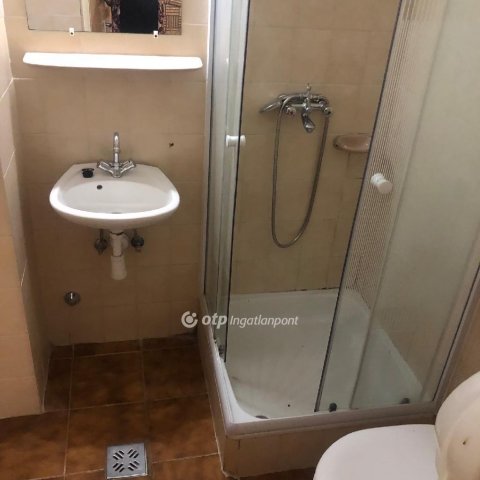 Eladó nyaraló, Fonyódon 95 M Ft, 6 szobás / költözzbe.hu