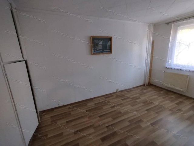 Eladó panellakás, Oroszlányban 29.49 M Ft, 2 szobás