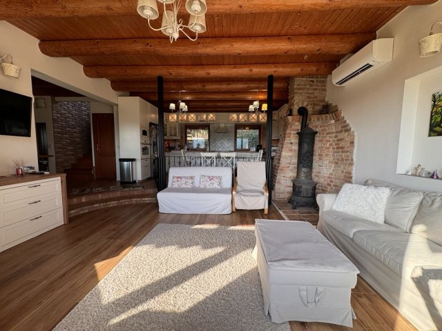 Eladó családi ház, Esztergomban 308 M Ft, 6 szobás