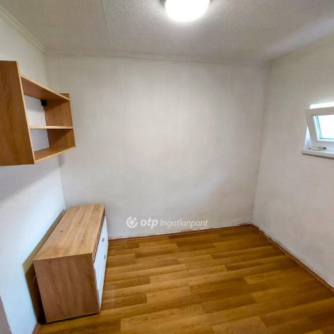 Eladó családi ház, Cegléden 44.9 M Ft, 1+2 szobás