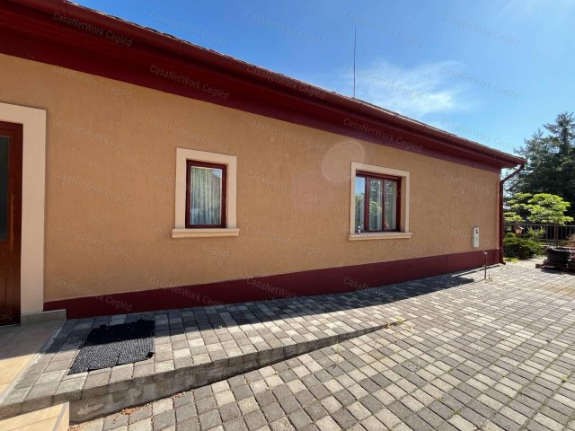 Eladó családi ház, Nyársapáton 250 M Ft, 11 szobás