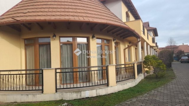 Eladó hotel, Hajdúszoboszlón 626.2 M Ft, 2 szobás