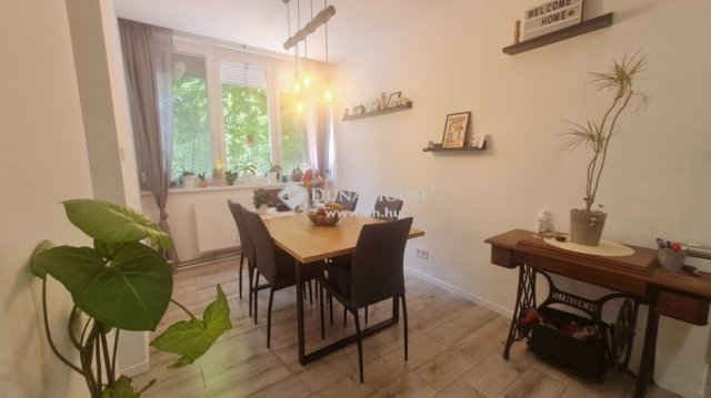 Eladó téglalakás, Zalaegerszegen 55 M Ft, 4 szobás