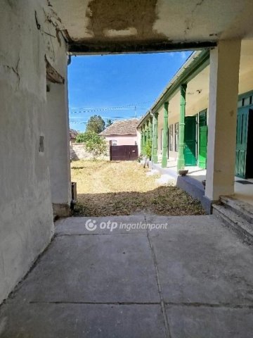 Eladó családi ház, Bátaszéken 75.9 M Ft, 5 szobás