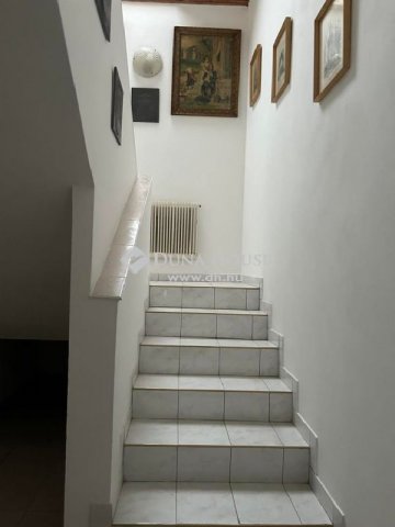 Eladó családi ház, Vecsésen 159 M Ft, 9 szobás