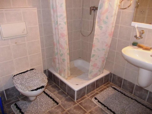 Kiadó családi ház, albérlet, Pécsett 60 E Ft / hó, 1 szobás