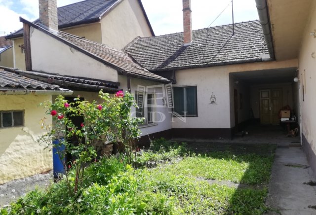 Eladó családi ház, Esztergomban, Kis Duna sétányon 72 M Ft