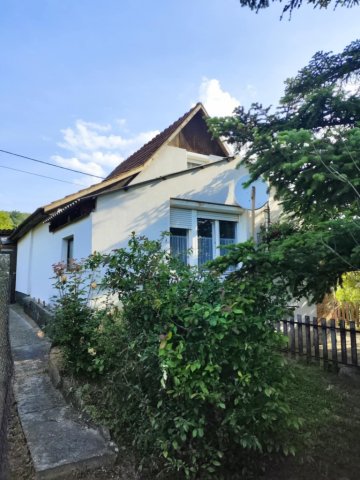 Eladó családi ház, Pécsett 24.9 M Ft, 2 szobás
