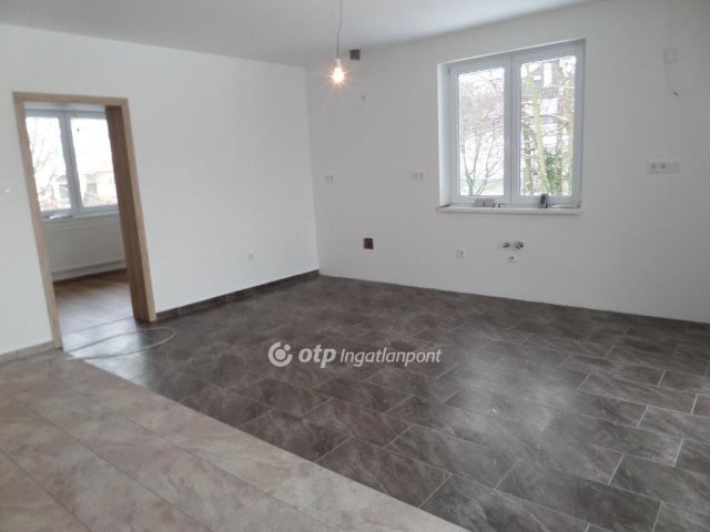 Eladó ikerház, Gödöllőn 94.5 M Ft, 4 szobás