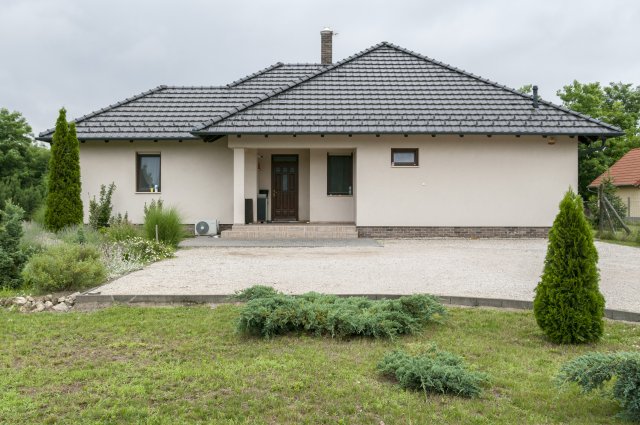 Kiadó családi ház, albérlet, Kecskeméten 550 E Ft / hó