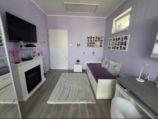 Eladó családi ház, Szigetszentmiklóson 119.9 M Ft, 5 szobás