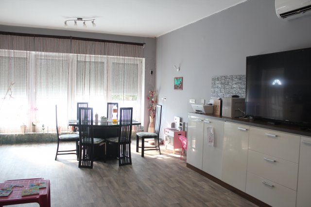 Eladó családi ház, Sarródon 43.99 M Ft, 1+2 szobás