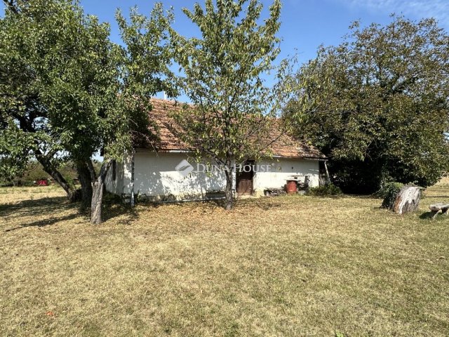 Eladó nyaraló, Somogyzsitfán 3.5 M Ft, 3 szobás