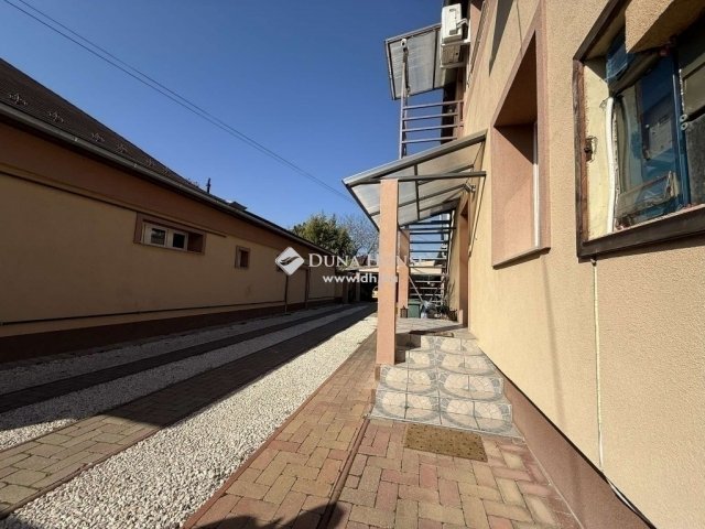 Eladó családi ház, Vecsésen 59.9 M Ft, 2 szobás
