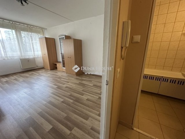 Eladó panellakás, Budapesten, X. kerületben 42 M Ft, 1 szobás