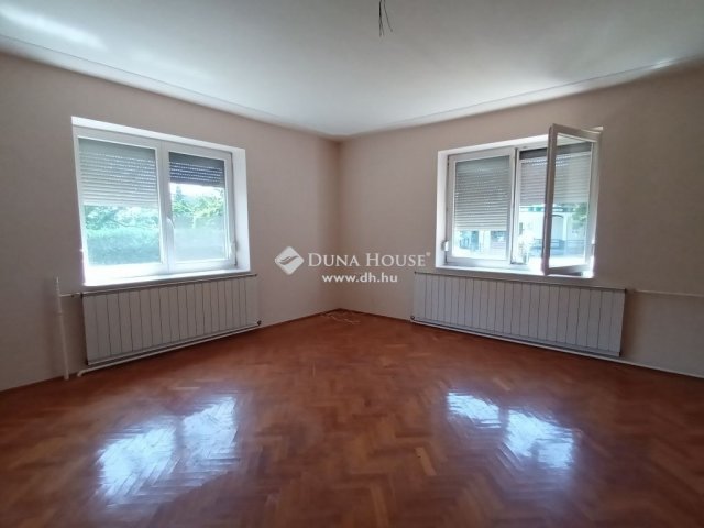 Eladó családi ház, Kecskeméten 107.9 M Ft, 3 szobás