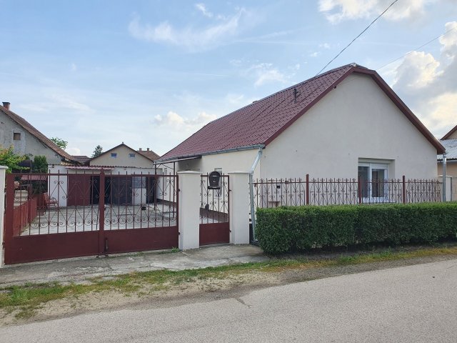 Eladó családi ház, Nagykátán 45 M Ft, 2 szobás
