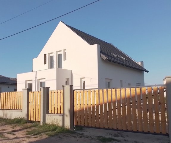 Eladó családi ház, Érden 122 M Ft, 6 szobás