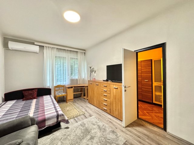 Kiadó téglalakás, albérlet, Pécsett 130 E Ft / hó, 2 szobás
