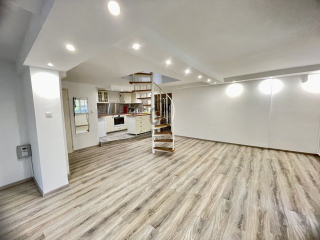 Eladó családi ház, Szentendrén 129.9 M Ft, 4 szobás