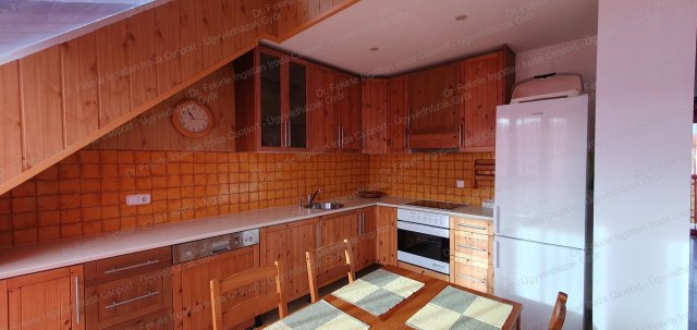 Eladó családi ház, Győrött 98 M Ft, 6 szobás