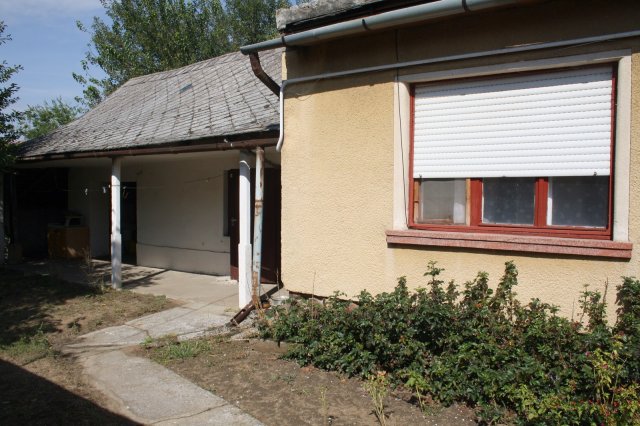 Eladó családi ház, Baján 31 M Ft, 4 szobás