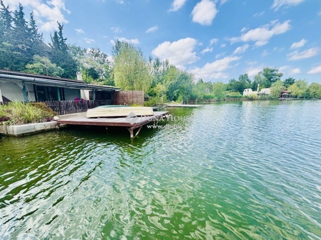 Eladó családi ház, Szigetszentmiklóson 24.95 M Ft, 3 szobás