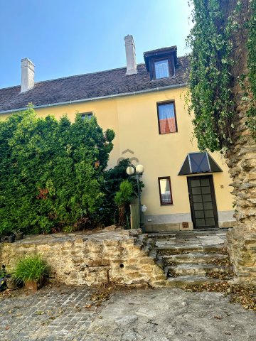 Kiadó téglalakás, albérlet, Kőszegen 180 E Ft / hó, 3 szobás