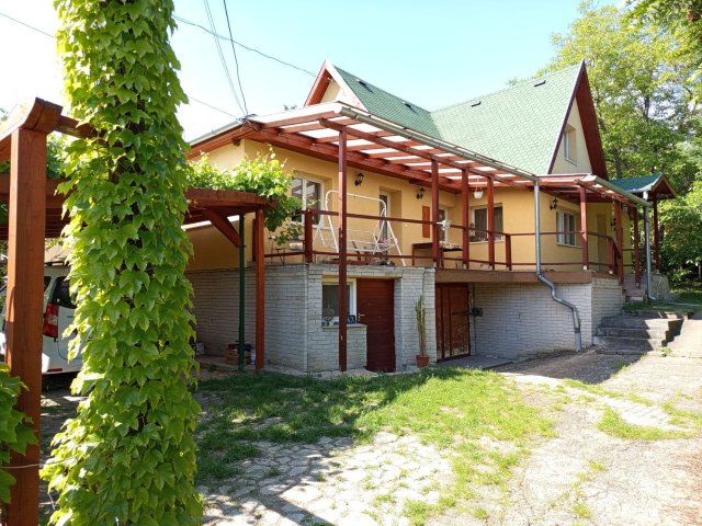 Eladó családi ház, Budapesten, III. kerületben 160 M Ft
