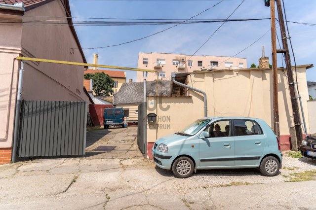 Eladó családi ház, Szekszárdon, Csonka utcában 40 M Ft