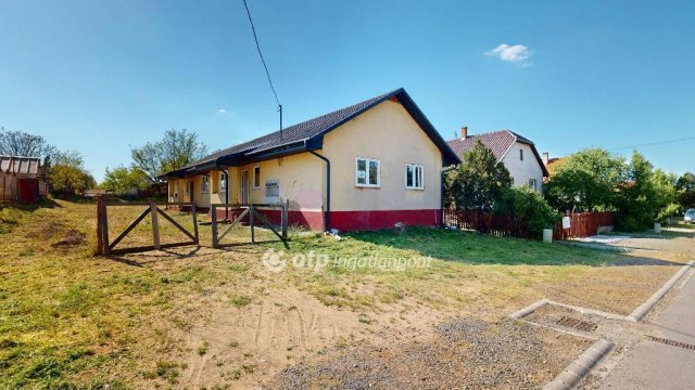 Eladó ikerház, Nyíregyházán 39.9 M Ft, 6 szobás