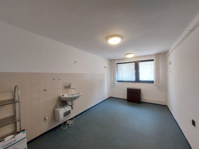 Kiadó üzlethelyiség, Szegeden 90 E Ft / hó, 2 szobás